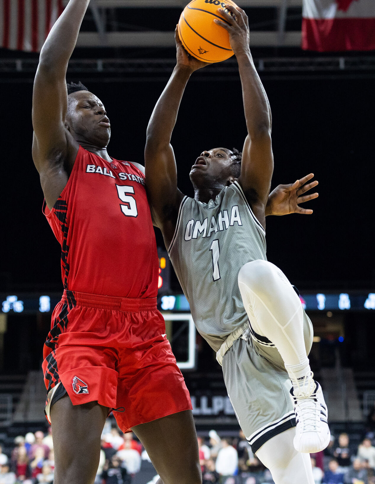 111722-owh-spo-unobasketball-em07.jpg